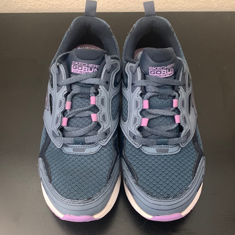Skechers Sneakers Sz 5.5 Athletic Performance Go Run Air cooled Goga Mat Insole